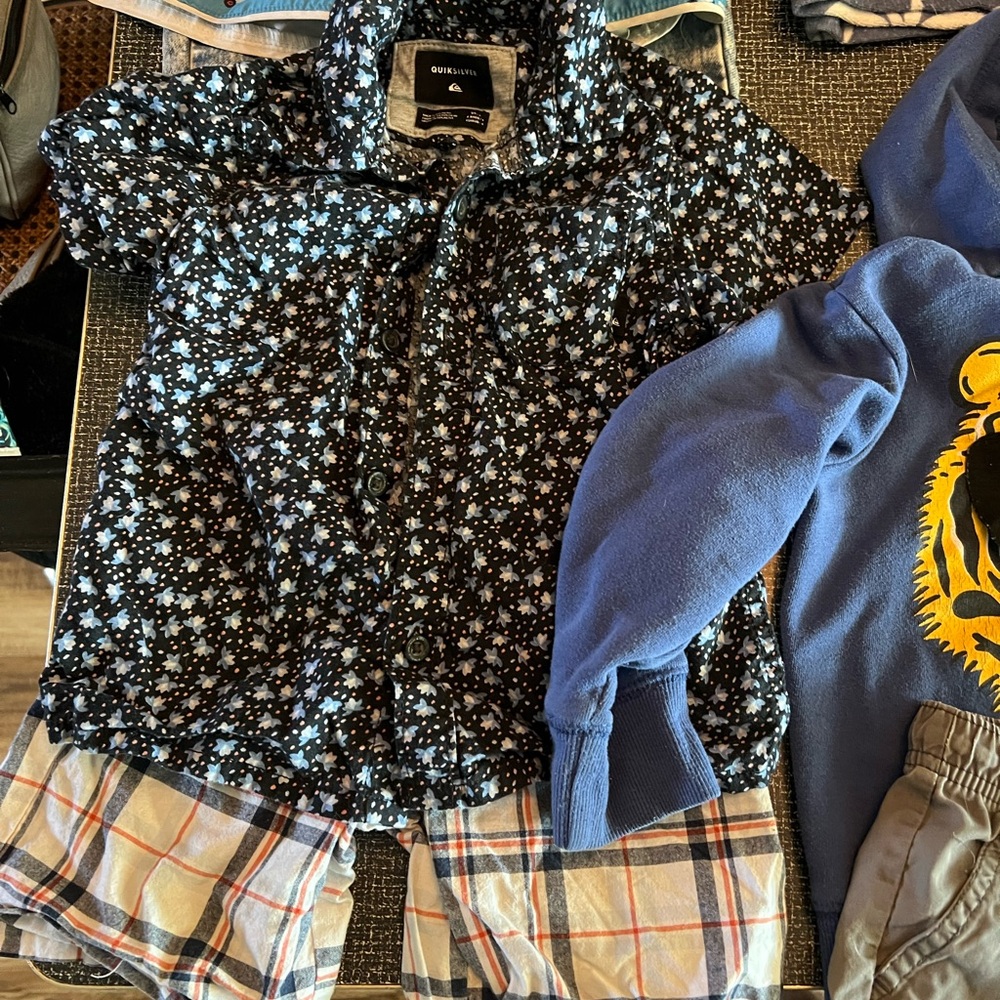 Assorted Boys 4T bundle - Picture 6 of 6